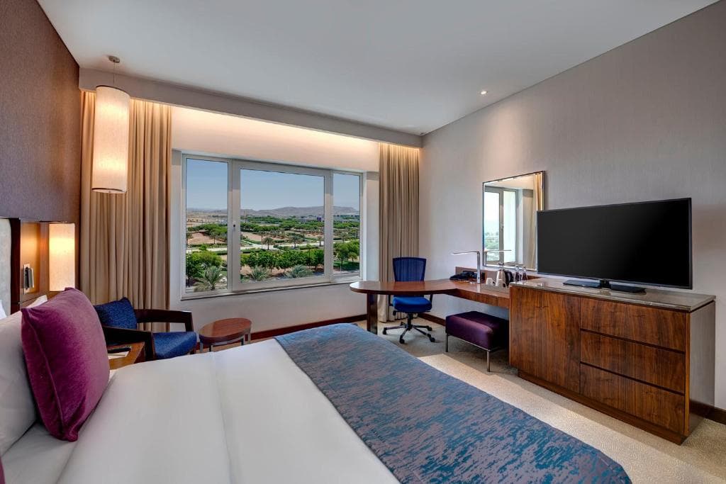 Crowne Plaza Muscat OCEC gallery photo 2