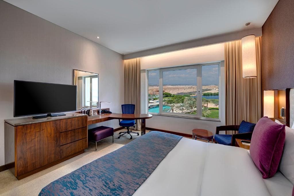 Crowne Plaza Muscat OCEC extended gallery 1